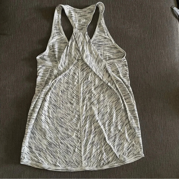 Lululemon Salute the Sun Singlet II - Size 4 - Picture 4 of 6